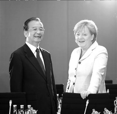 2011年6月28日上午，国务院总理温家宝与默克尔在柏林总理府共同主持首轮中德政府磋商。 新华社发